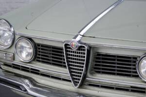 Image 8/48 of Alfa Romeo 2600 Berlina (1962)