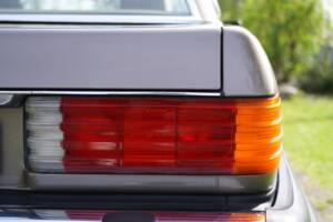 Bild 17/19 von Mercedes-Benz 560 SL (1989)