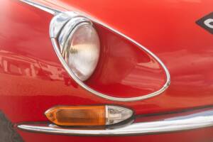 Image 33/50 de Jaguar E-Type (1967)