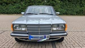 Afbeelding 1/25 van Mercedes-Benz 230 E (1984)