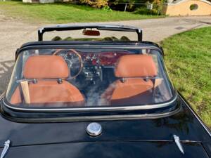 Image 17/25 of Triumph TR 250 (1968)