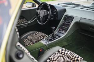 Image 6/25 of Porsche 928 (1978)