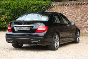 Image 42/50 of Mercedes-Benz C 63 AMG (2012)