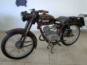 Image 24/32 de Laverda 75 Sport (1954)