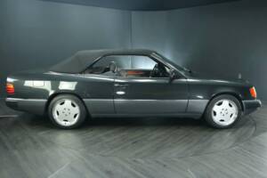 Bild 7/50 von Mercedes-Benz 300 CE-24 3.4 AMG (1993)