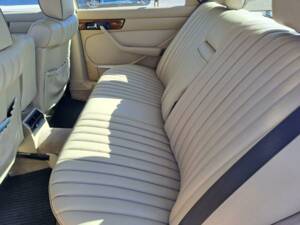 Image 11/50 of Mercedes-Benz 300 SE (1990)