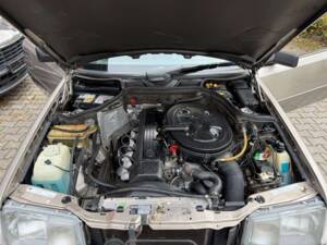 Bild 21/21 von Mercedes-Benz 300 CE (1988)