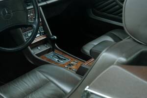 Image 46/50 of Mercedes-Benz 420 SEC (1989)