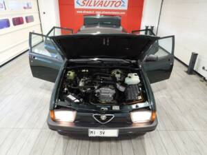 Bild 13/14 von Alfa Romeo 75 1.6 (1991)