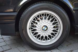 Afbeelding 6/13 van BMW 318i (1993)