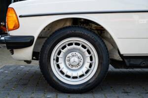 Image 17/62 of Mercedes-Benz 280 CE (1982)