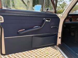 Image 20/54 de Mercedes-Benz 280 SE 3,5 (1970)