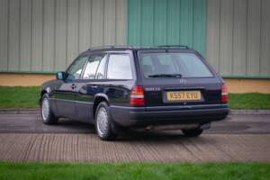 Bild 5/26 von Mercedes-Benz 300 TE (1992)