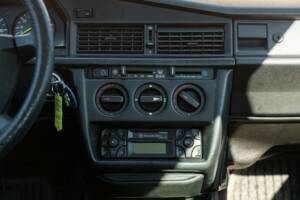 Imagen 37/50 de Mercedes-Benz 190 E (1988)