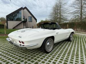 Imagen 5/38 de Chevrolet Corvette Sting Ray Convertible (1964)