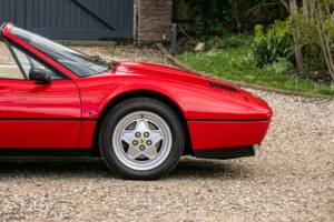 Afbeelding 15/49 van Ferrari 328 GTS (1989)