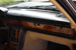 Image 32/57 de Mercedes-Benz 450 SEL 6,9 (1977)