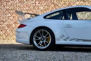 Image 19/50 de Porsche 911 GT3 RS (2010)