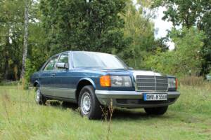 Image 2/70 of Mercedes-Benz 500 SE (1984)