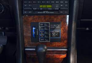 Image 17/26 of Mercedes-Benz 380 SLC (1981)