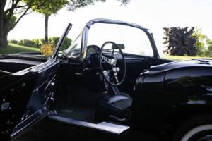 Image 5/7 of Chevrolet Corvette (1961)