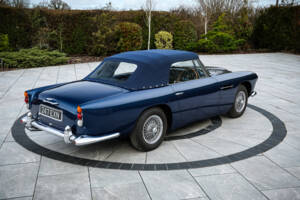 Image 6/14 of Aston Martin DB 4 Convertible (1963)