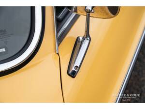 Image 16/50 of Volvo 1800 ES (1972)