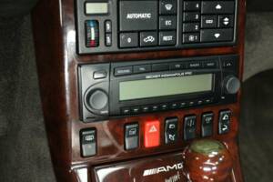 Imagen 17/30 de Mercedes-Benz SL 600 6.0 AMG (1996)