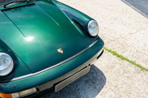 Image 17/35 of Porsche 911 Carrera 2 (1990)