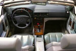 Image 15/27 of Mercedes-Benz SL 500 (1993)