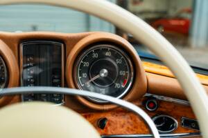 Image 30/57 de Mercedes-Benz 280 SE 3,5 (1971)