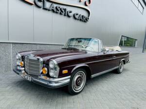 Image 3/36 de Mercedes-Benz 280 SE 3,5 (1971)