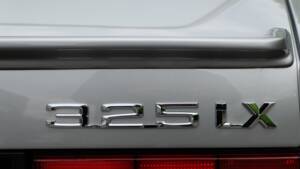 Bild 42/56 von BMW 325ix (1987)