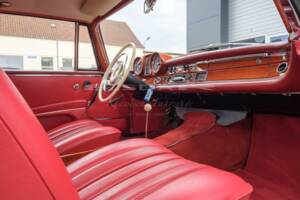 Image 19/24 de Mercedes-Benz 220 SE b (1963)