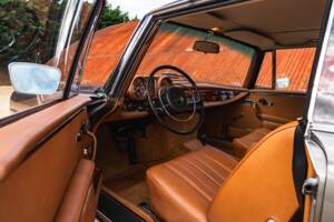 Image 24/37 of Mercedes-Benz 280 SE 3,5 (1970)