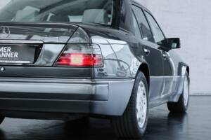 Bild 17/50 von Mercedes-Benz 500 E (1993)