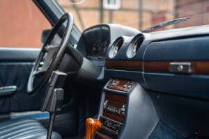 Bild 37/83 von Mercedes-Benz 300 D Turbodiesel (1983)