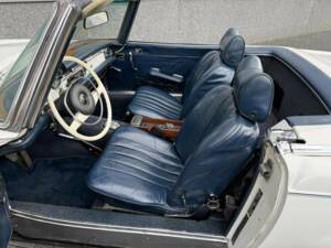Image 34/50 of Mercedes-Benz 280 SL (1971)
