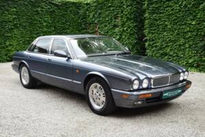 Image 10/40 of Jaguar XJ 6 4.0 Sovereign (1995)