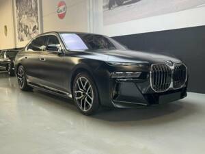 Image 2/50 de BMW i7 eDrive50 (2023)