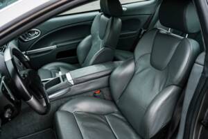 Image 15/23 of Aston Martin V12 Vanquish (2003)