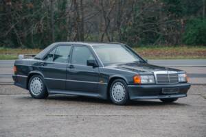 Bild 9/32 von Mercedes-Benz 190 E 2.5-16V (1992)