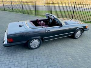Image 9/32 de Mercedes-Benz 560 SL (1987)