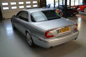 Image 35/50 of Jaguar XJ 8 4.2 (2007)