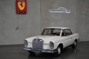Image 7/61 de Mercedes-Benz 250 SE (1966)