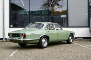 Image 13/30 de Jaguar XJ 6 4.2 (1970)