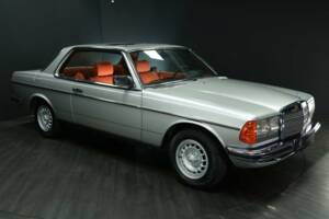 Image 7/50 of Mercedes-Benz 280 CE (1980)