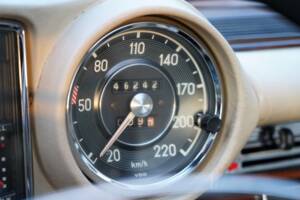Image 4/14 de Mercedes-Benz 280 SE (1969)