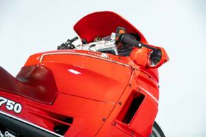 Image 34/50 de Ducati 750 Paso (1987)