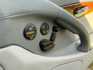 Image 16/89 of Mercedes-Benz SL 500 (2002)